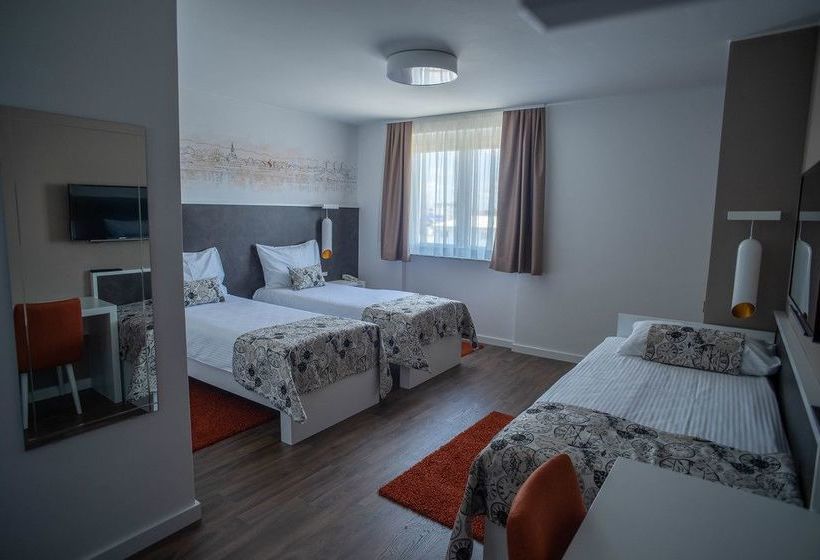 בית מלון כפרי Time