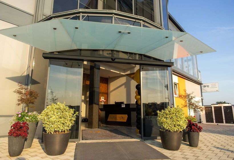 בית מלון כפרי Time