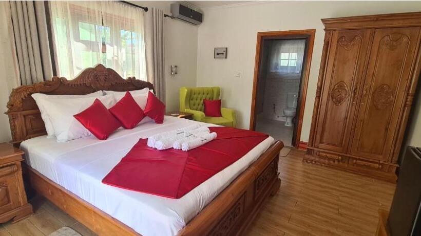 La Digue Holiday Villa