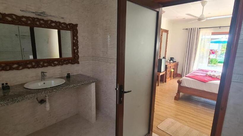 La Digue Holiday Villa