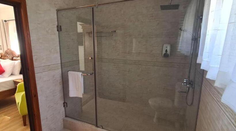 La Digue Holiday Villa