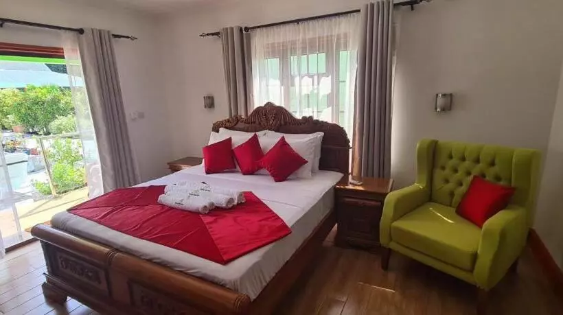 La Digue Holiday Villa