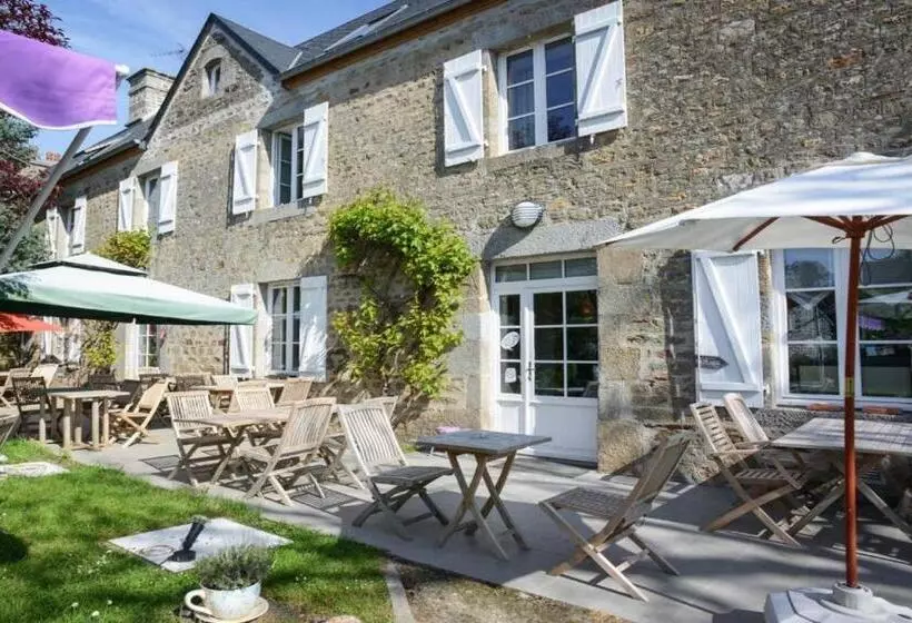 Hotelli Logis Auberge De Carolles