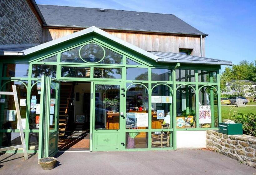 هتل Logis Auberge De Carolles