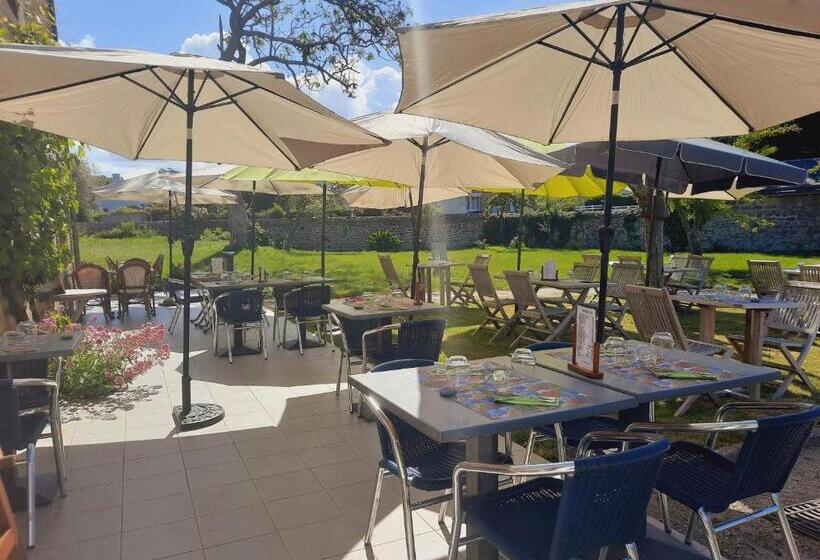 هتل Logis Auberge De Carolles