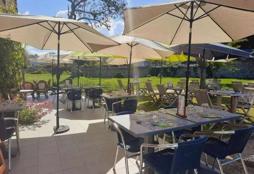 Hotelli Logis Auberge De Carolles