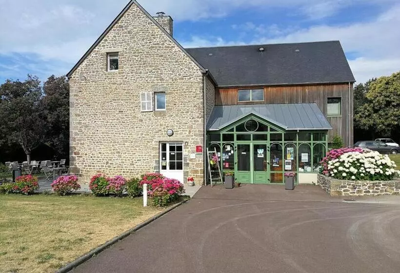 Hotelli Logis Auberge De Carolles