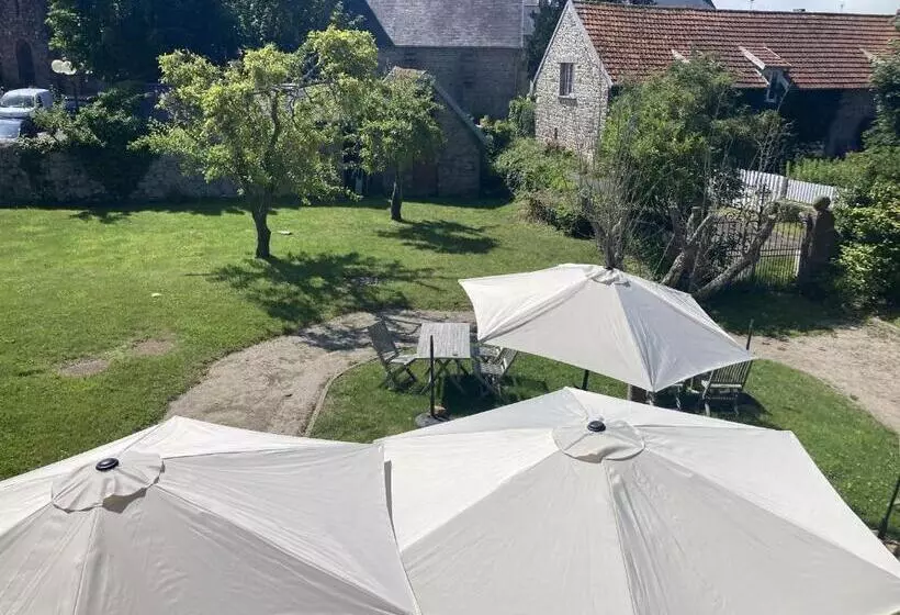 Hotelli Logis Auberge De Carolles