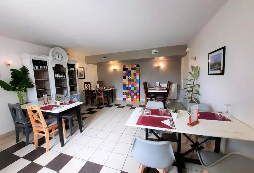 Hotelli Logis Auberge De Carolles