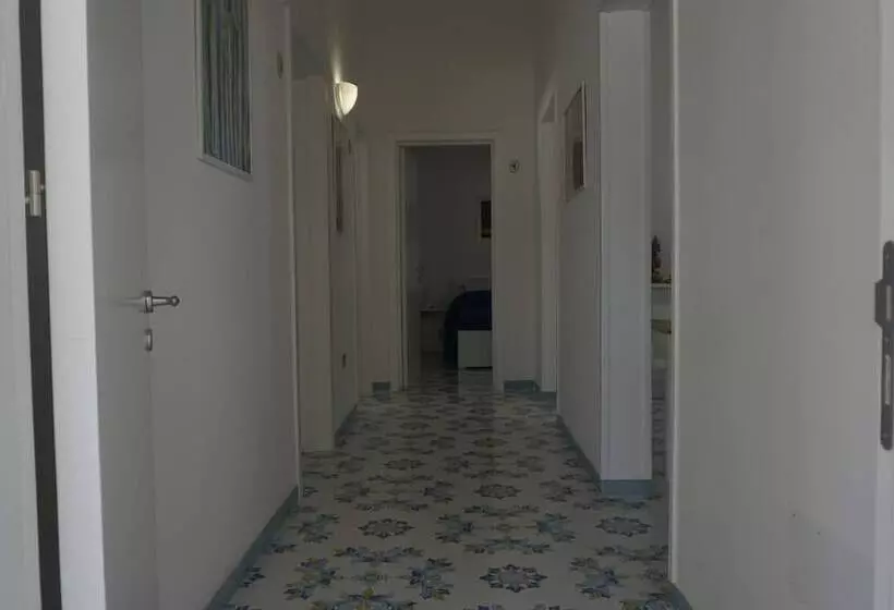 Hotelli B&b Riva Delle Donne