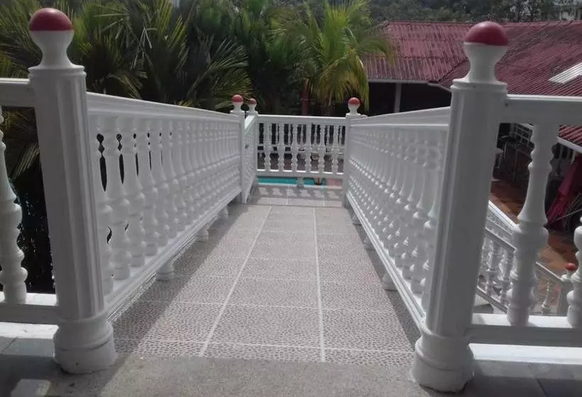 ホテル Campestre La Toscana