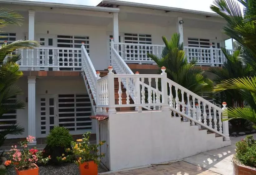 ホテル Campestre La Toscana