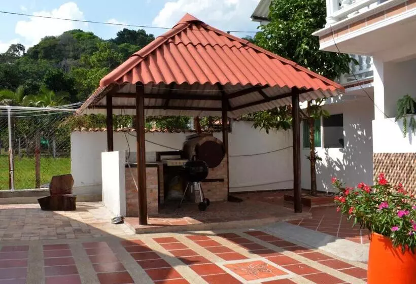 ホテル Campestre La Toscana