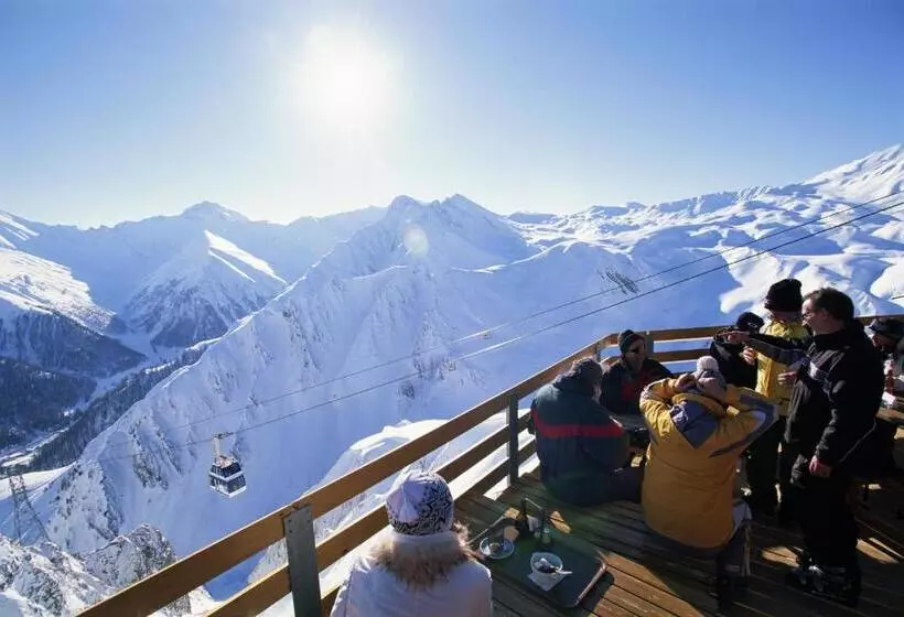 Hotelli Garni Chasa Nova