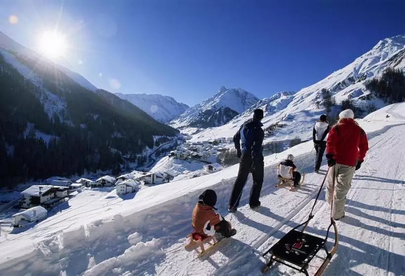 Hotelli Garni Chasa Nova