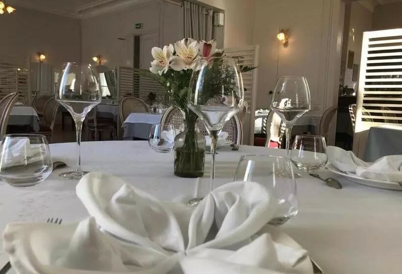 Hotelli Logis  Hostellerie Le Chatel Nangis