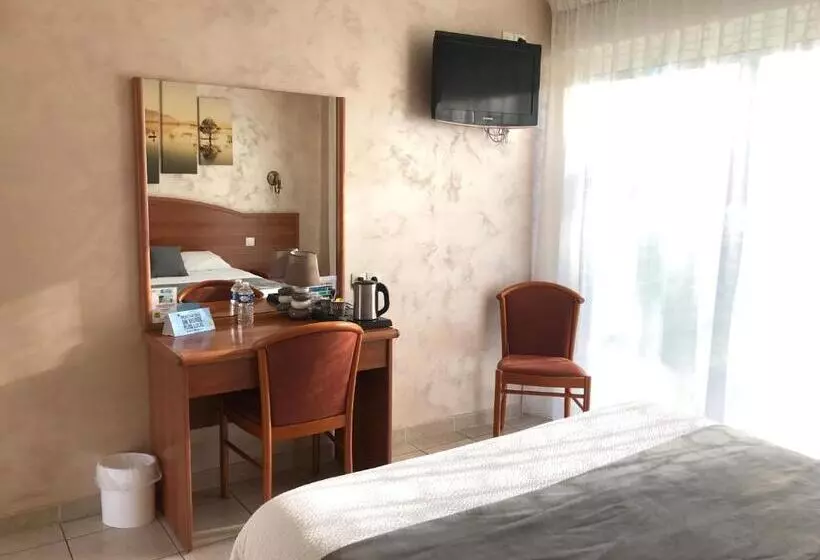 Hotelli Logis  Hostellerie Le Chatel Nangis