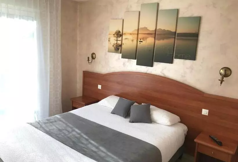 Hotelli Logis  Hostellerie Le Chatel Nangis