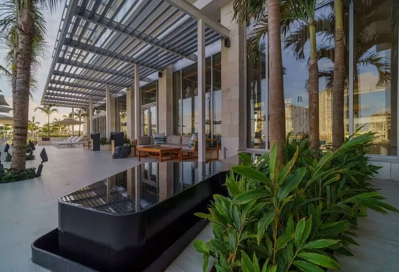 ホテル Renaissance Cancun Resort & Marina