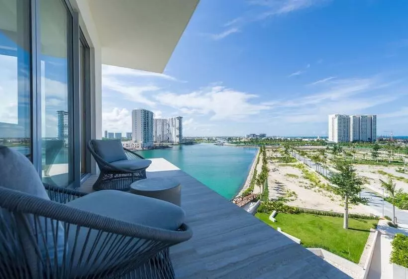 ホテル Renaissance Cancun Resort & Marina