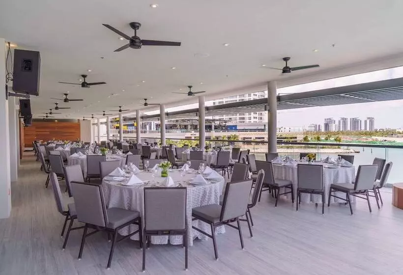 ホテル Renaissance Cancun Resort & Marina