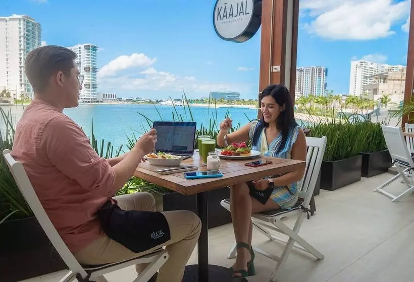 ホテル Renaissance Cancun Resort & Marina