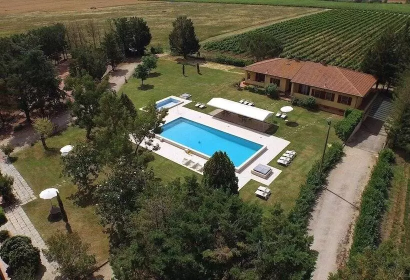 Hotelli Tenuta Lamborghini Golf & Resort