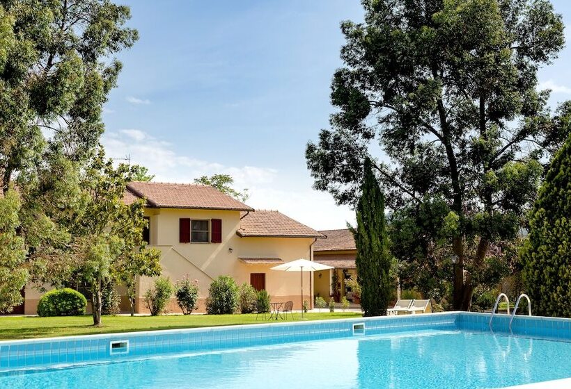 Отель Tenuta Lamborghini Golf & Resort