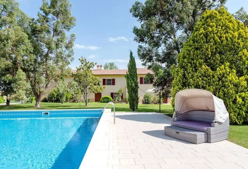 Hotelli Tenuta Lamborghini Golf & Resort