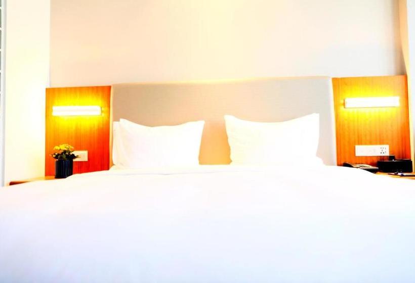 בית מלון כפרי Holiday Inn Express Luoyang Xiyuan