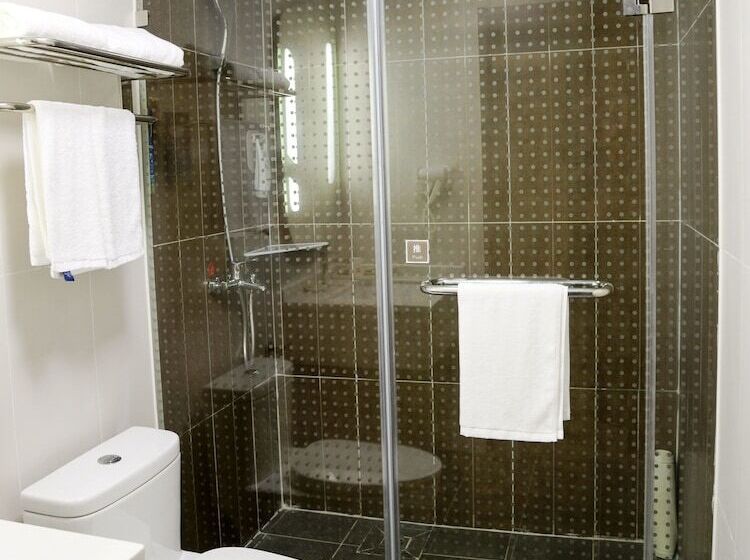 Hotel Ibis Yichang Bayi Rd