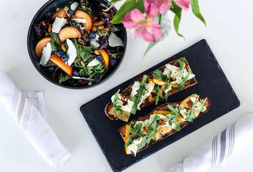 هتل The Rose Chicago, Tapestry Collection By Hilton