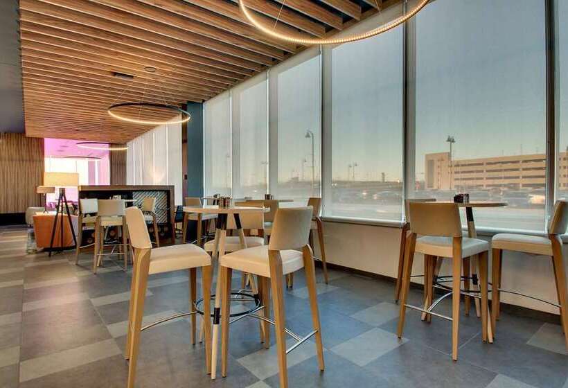 هتل The Rose Chicago, Tapestry Collection By Hilton