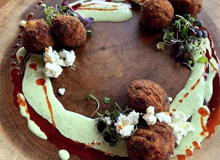 هتل The Rose Chicago, Tapestry Collection By Hilton