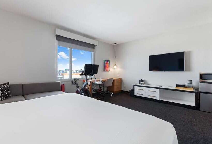 هتل The Rose Chicago, Tapestry Collection By Hilton