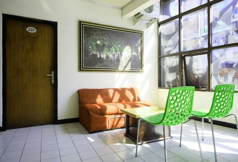 فندق Zen Rooms Basic Kalimas Sunan Ampel