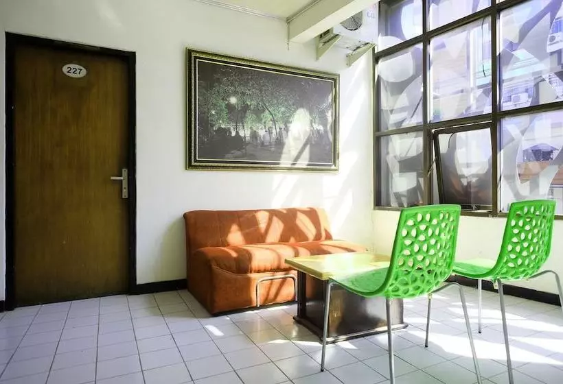 Hotelli Zen Rooms Basic Kalimas Sunan Ampel