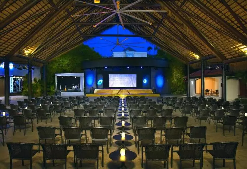 Lomakeskus Impressive Punta Cana