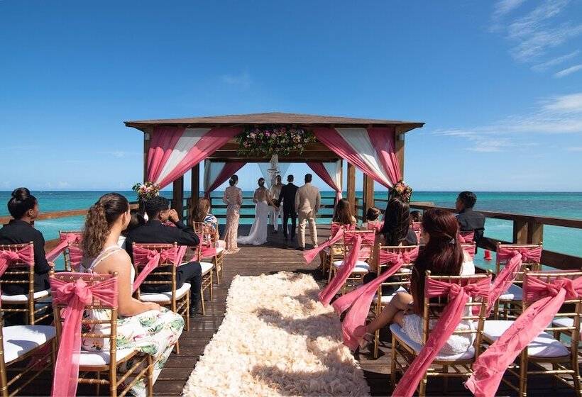 استراحتگاه Impressive Punta Cana