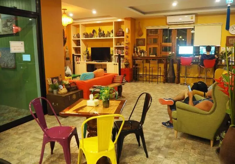 ユースホステル The Luna