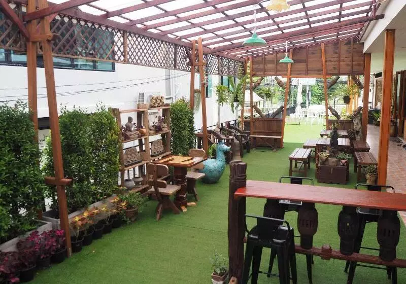 ユースホステル The Luna