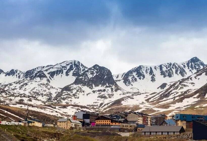 Apartamentos La Cabaneta Mikka Sky 3000