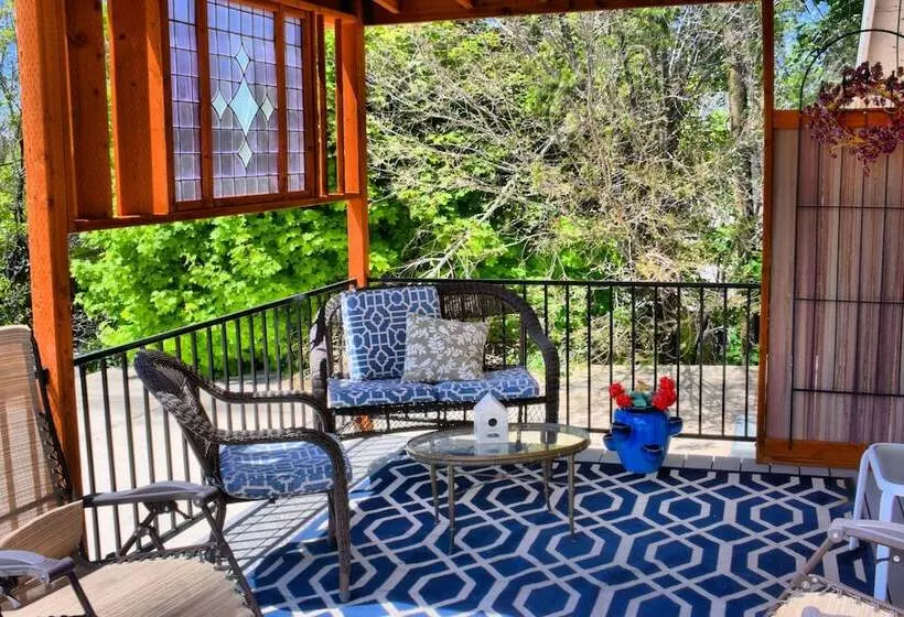 ベッドアンドブレックファースト Bard's Inn