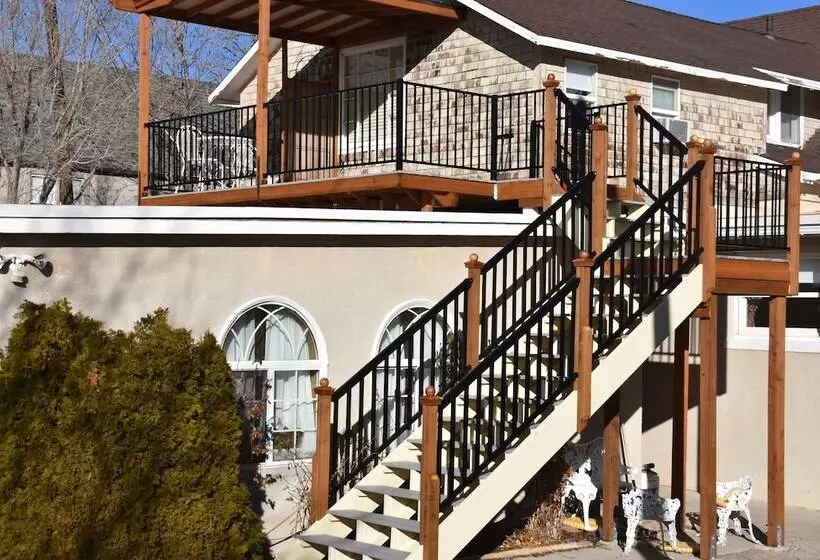 ベッドアンドブレックファースト Bard's Inn