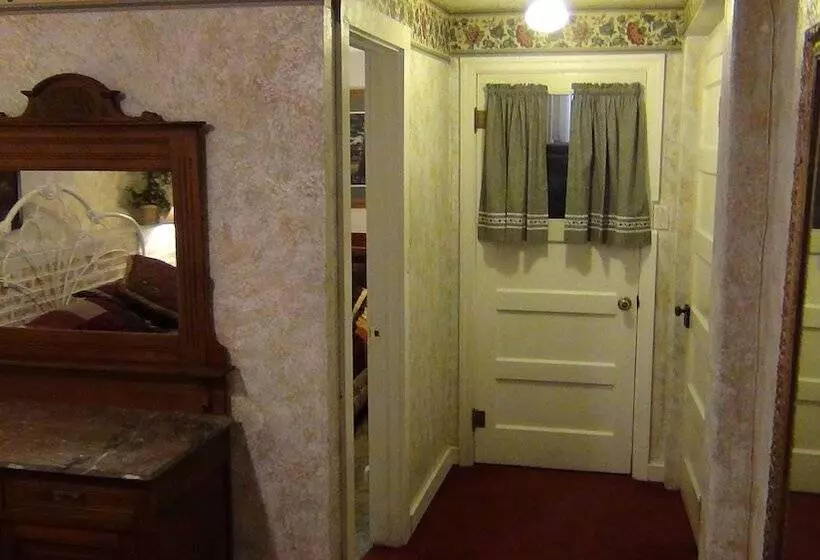 ベッドアンドブレックファースト Bard's Inn