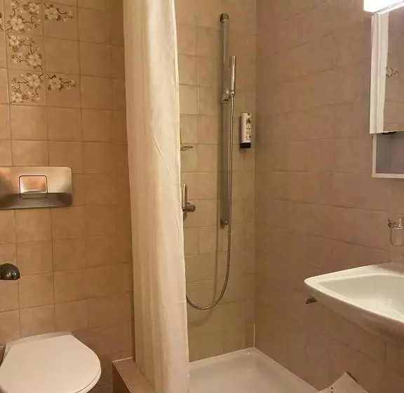 مسافرخانه Petit Steffani Bed & Breakfast