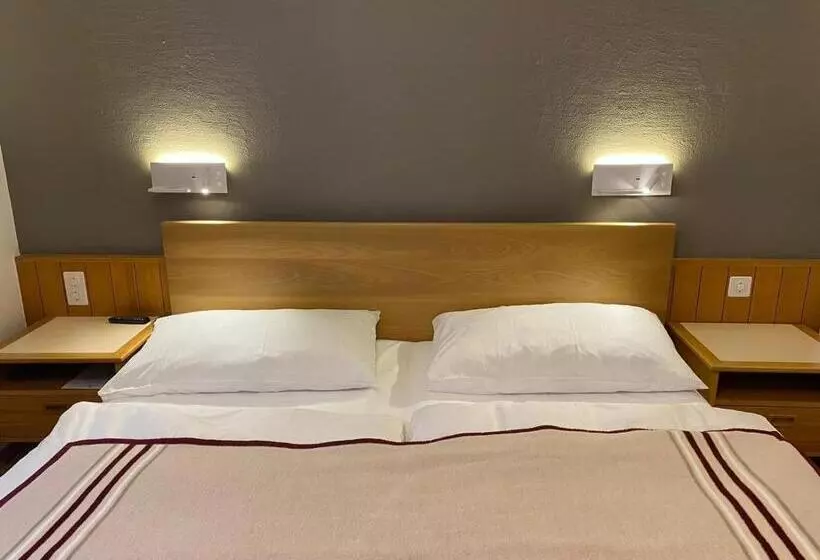مسافرخانه Petit Steffani Bed & Breakfast