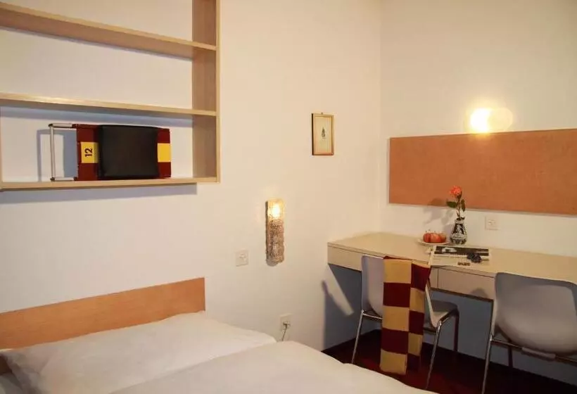 مسافرخانه Petit Steffani Bed & Breakfast