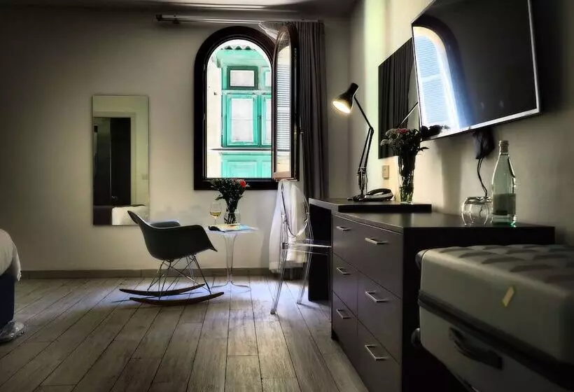 هتل Adelphi Boutique