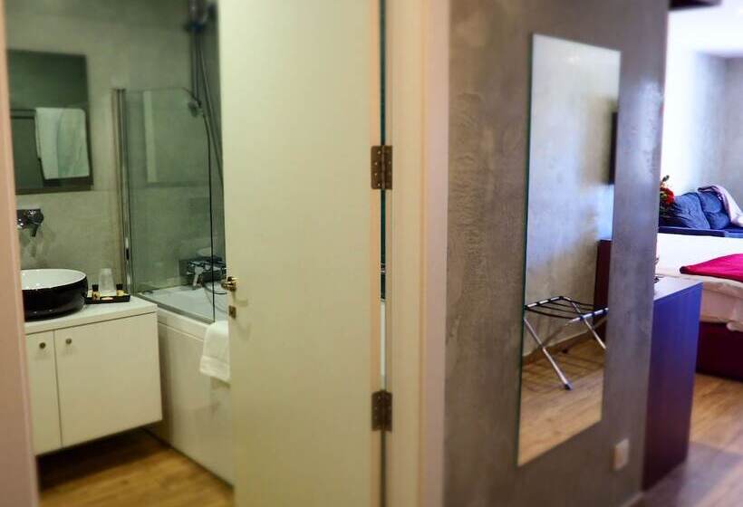 هتل Adelphi Boutique